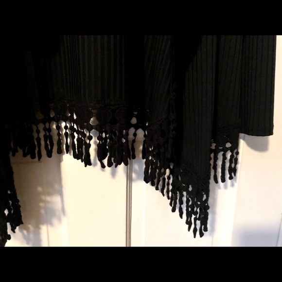 Open front cardi with fringed bottom. Super cute!! - Picture 2 of 5